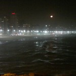 Lua vista do Leblon, Rio de janeiro. Foto de celular!