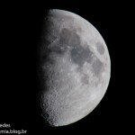 Lua crescente, com 65% de sua face iluminada. Em 13 de setembro de 2013, South Bend, Indiana, EUA.